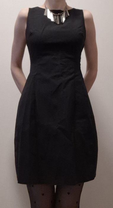 Klasyczna mała czarna, sukienka, rozmiar 40, Ivon.