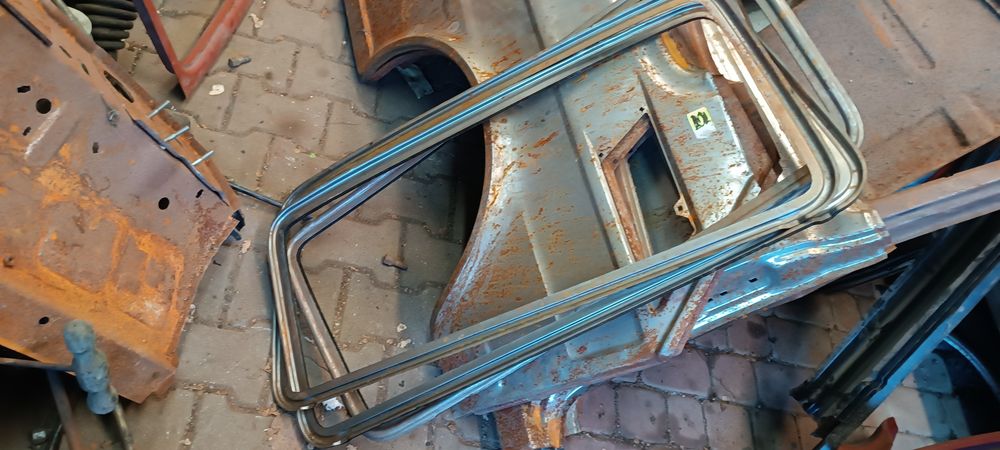 Fiat 126p ramka szyby tylnej wewnętrzna oryginalna