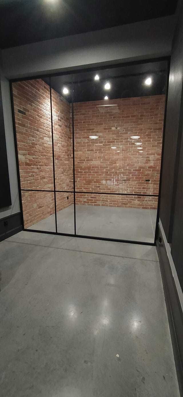 Ściana szklana, loft loftowa drzwi industrialne metaloplastyka