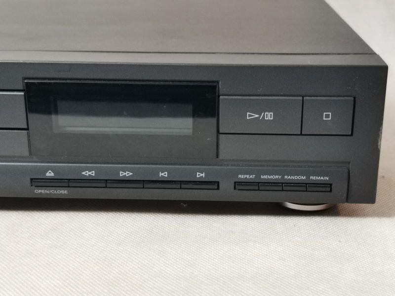 Odtwarzacz płyt CD Grundig CD 101 midi rozmiar średni