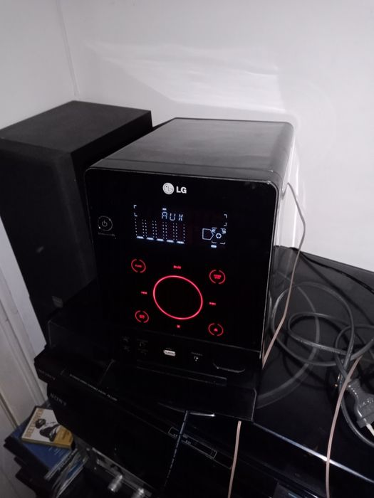 Leitor CD , radio, USB ,marca LG