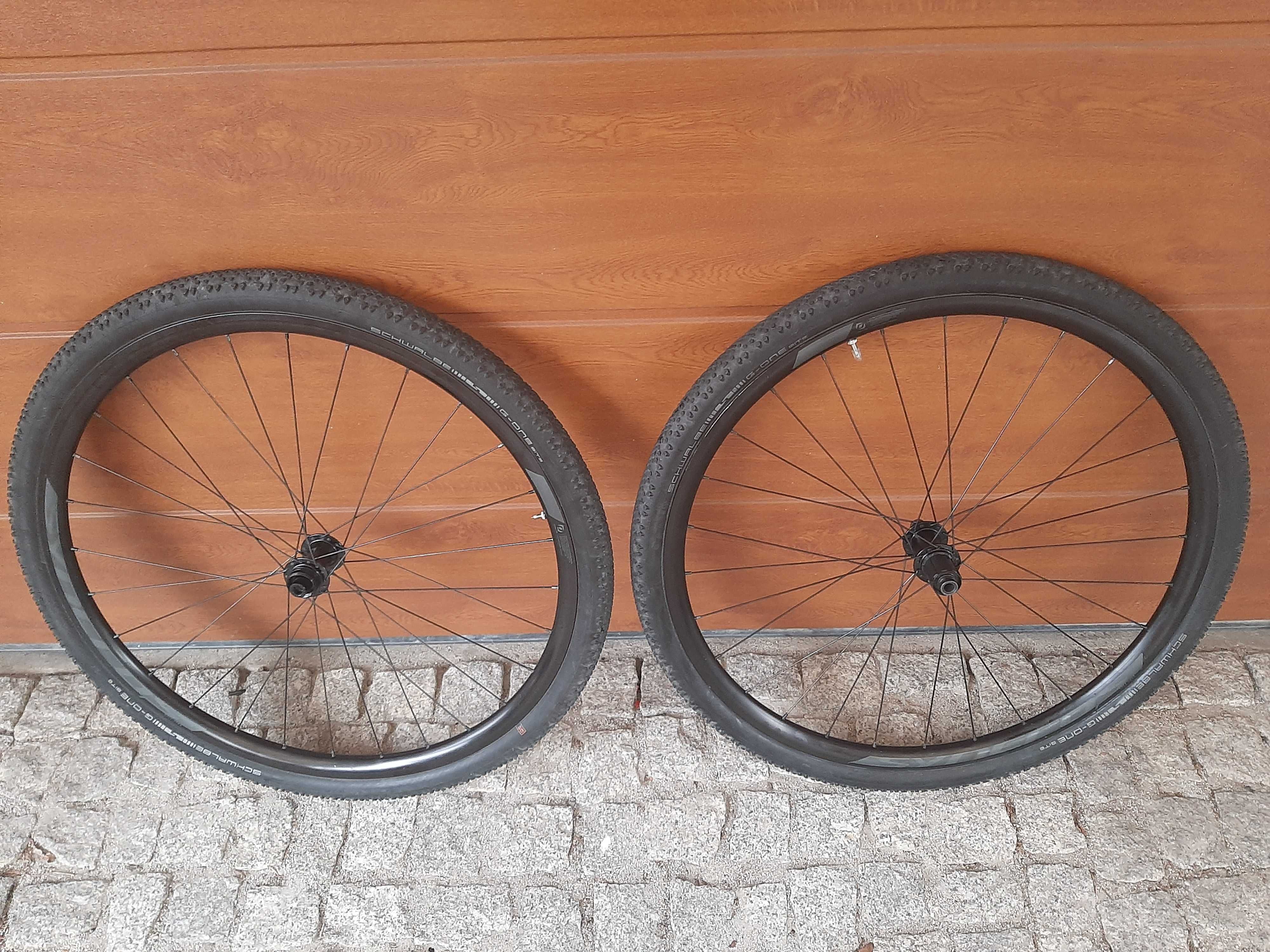 Koła gravel 28 cali z oponami