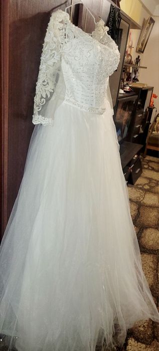 Весільна сукня, Пишна, не вінчана