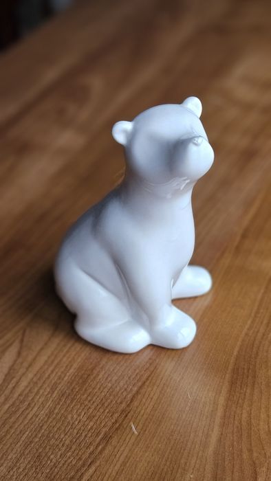 Порцелянова фігурка білий ведмідь