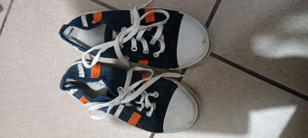 Ботинки осінні, кросівки чорні, мокасини, чорні тапочки Clark's