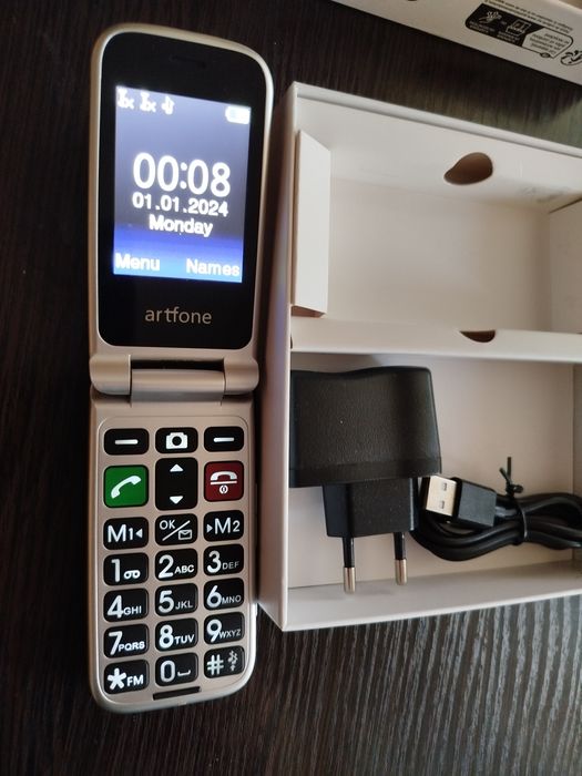 Телефон Artfone CF241A