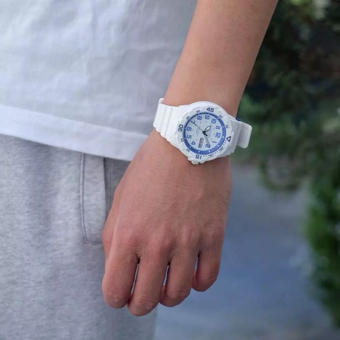 zegarek męski casio mrw-200hc-7b2 10 bar (zd174d)