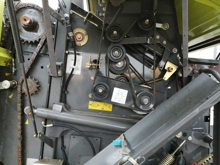 Claas rollant 374  prasa