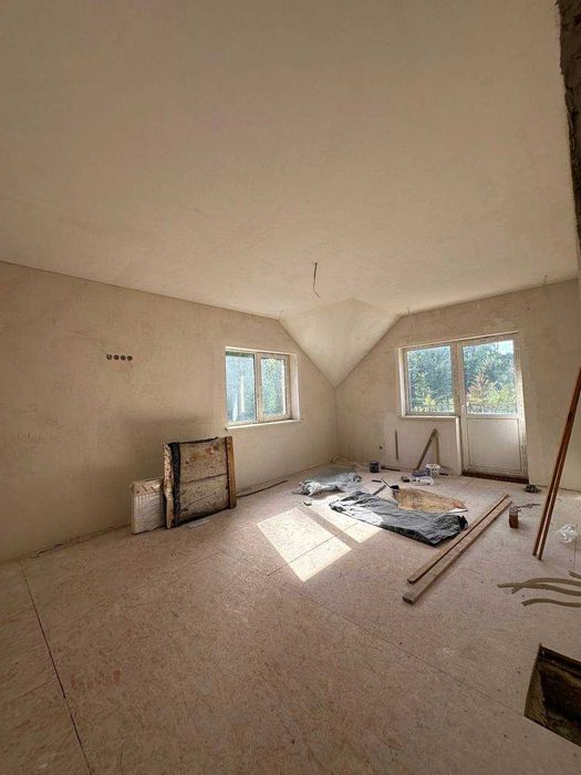 Продаж двоповерхового будинку у селі Крехаїв, Чернігівська область