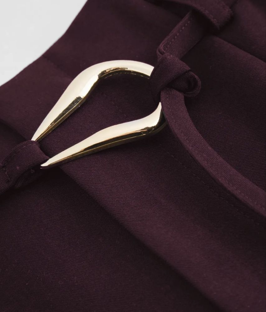 Calcas Burgundy