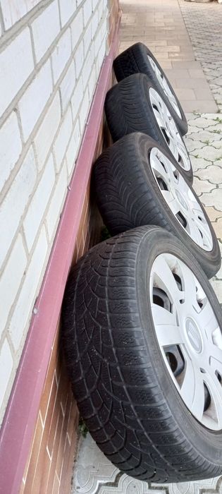 Продам недорого зимову резину на дисках R16