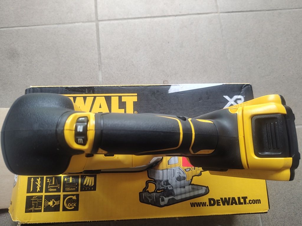 DeWALT DCS334N wyrzynarka akumulatorowa 18 V + Aku 2.0