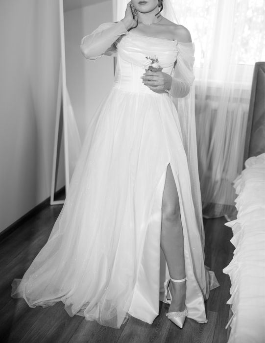 Корсетне весільне плаття з рукавами + фата у подарунок