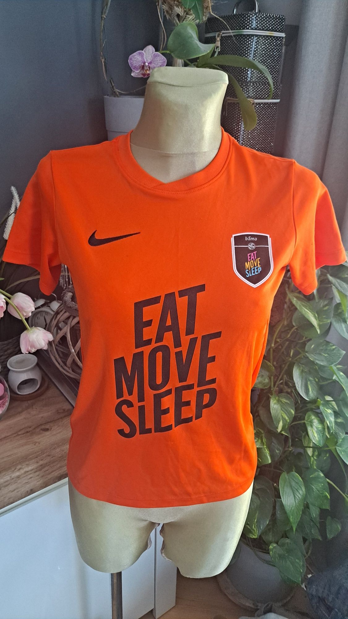Koszulka Nike pomarańczowa z nadrukiem rozmiar 134cm.