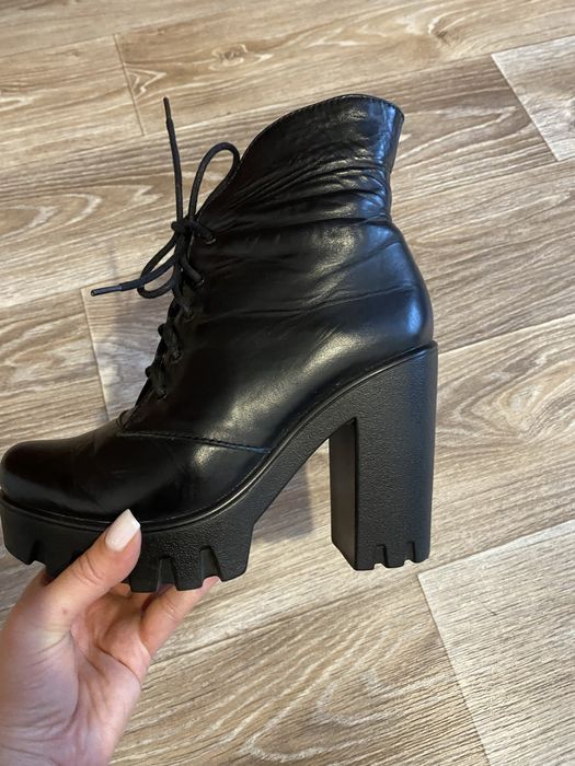 Шкіряні ботінки,дуже зручні