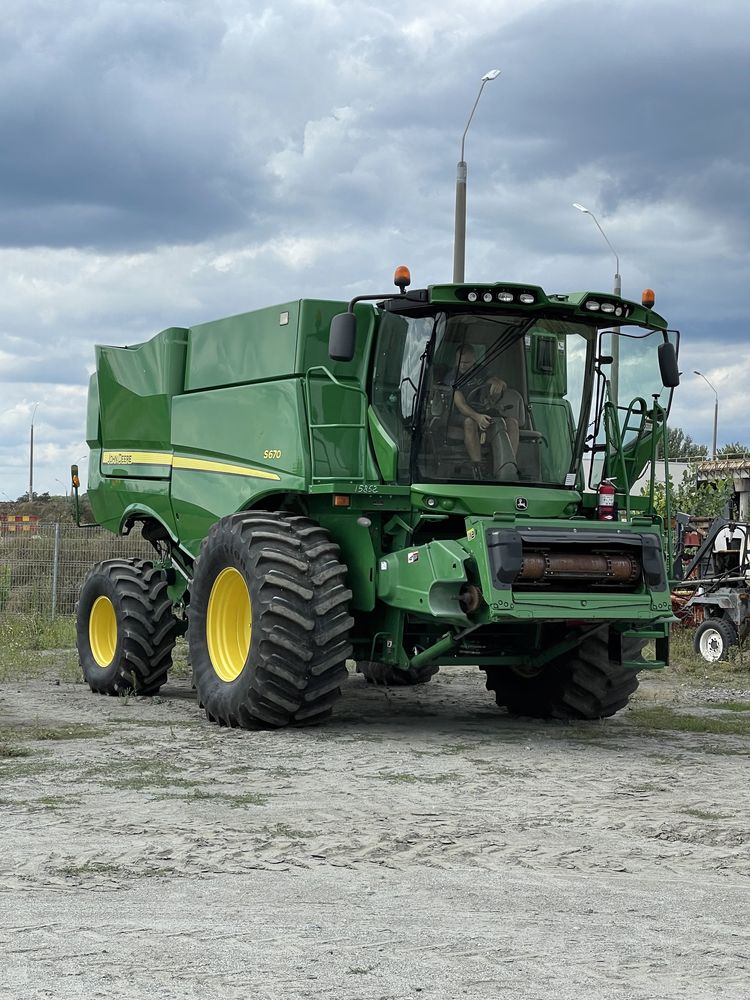 Комбайн John Deere