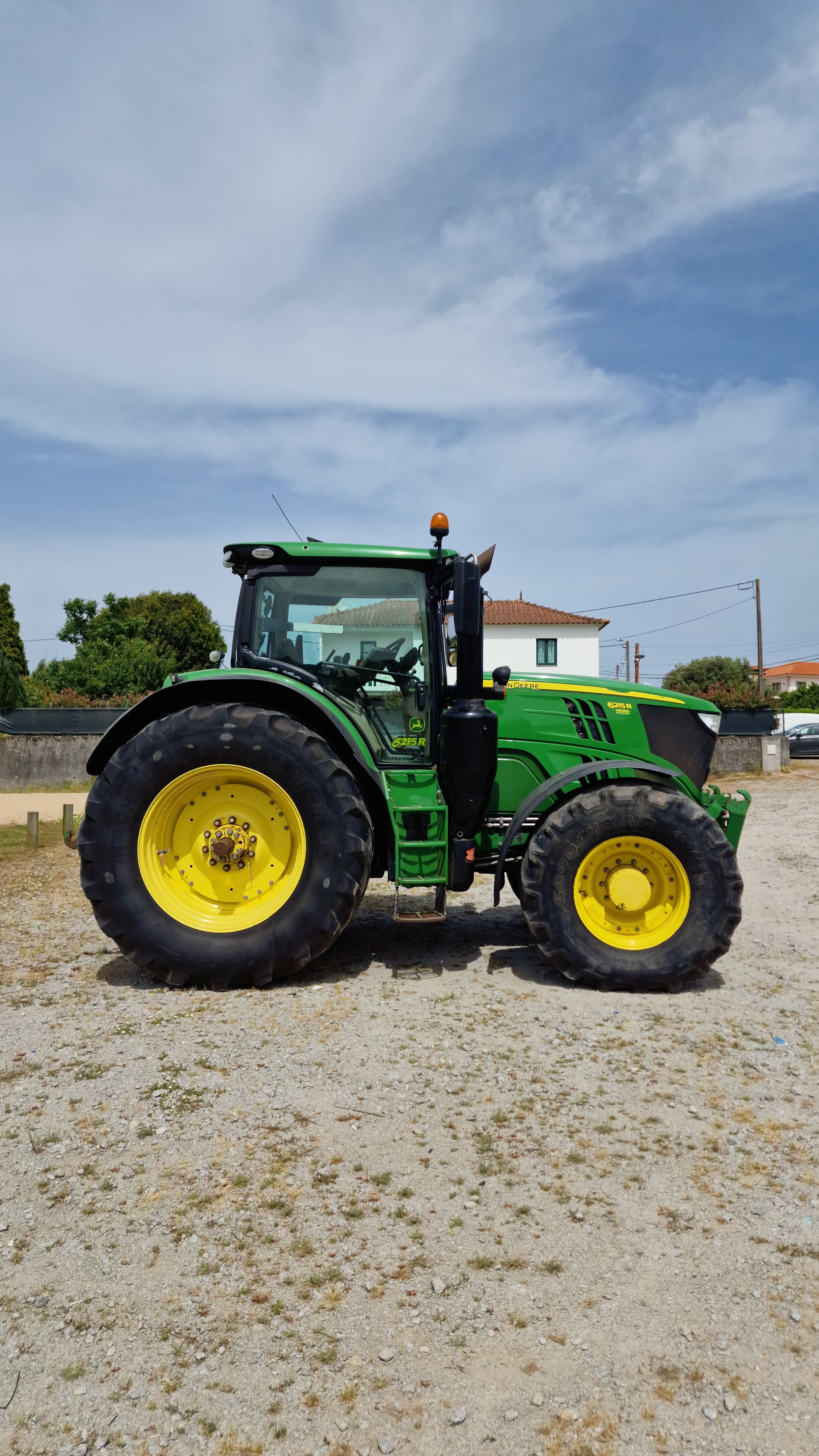 John deere 6215r