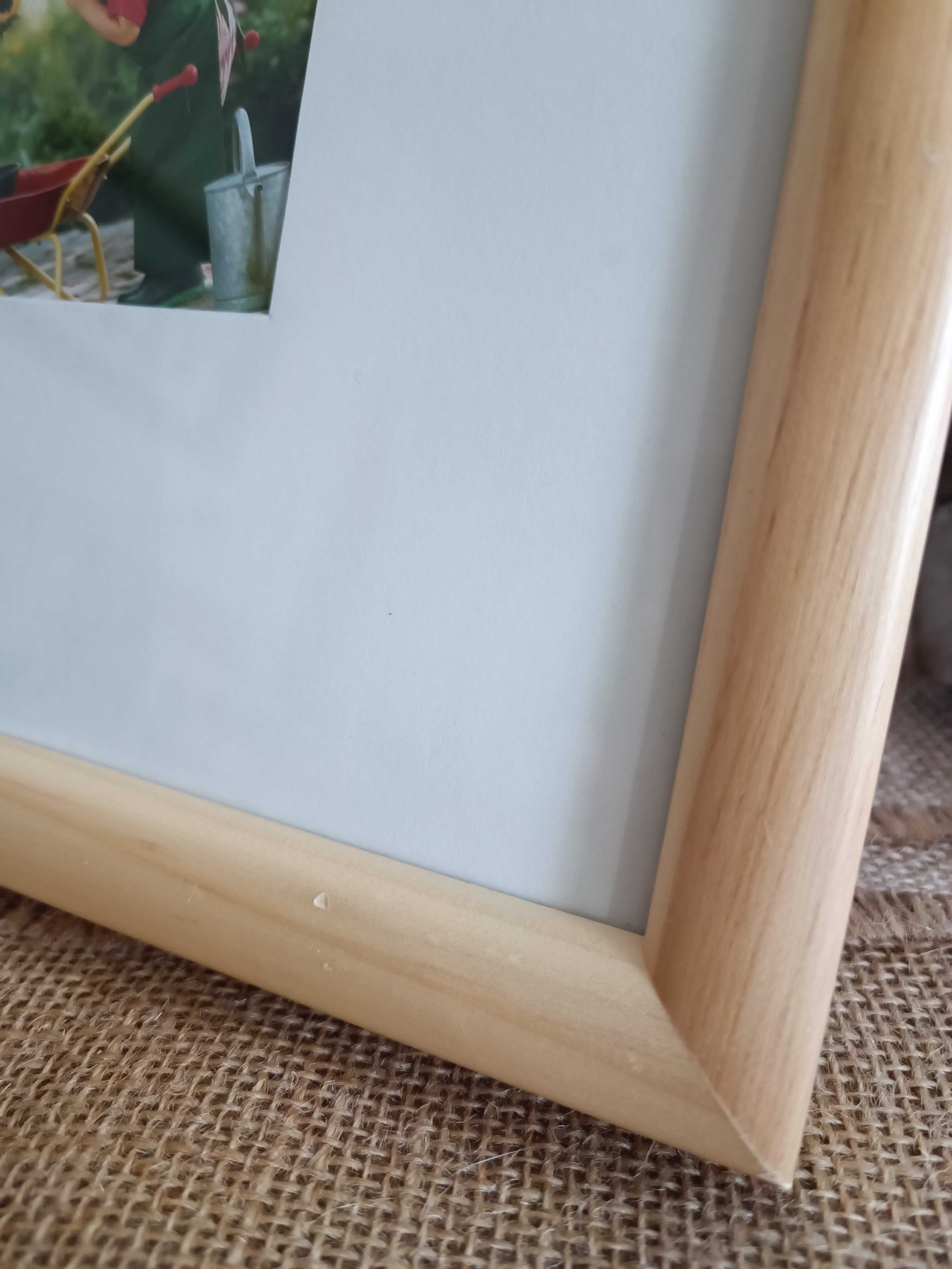 Drewniana ramka na zdjęcia 26x26 cm