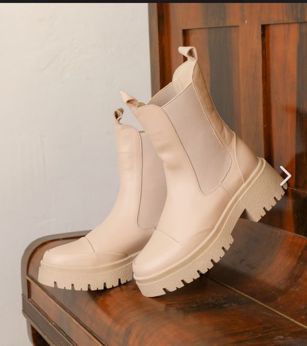 Взуття жіноче шкіряне