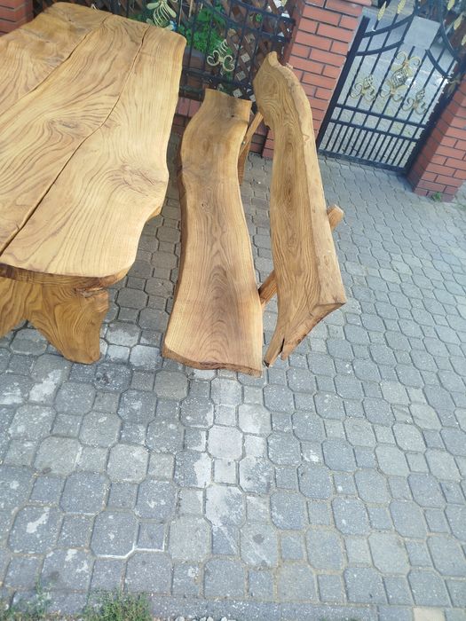 Dębowy zestaw mebli ogrodowych.