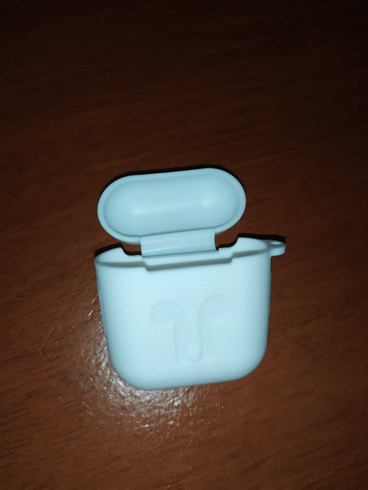 Чехол для наушников Airpods.