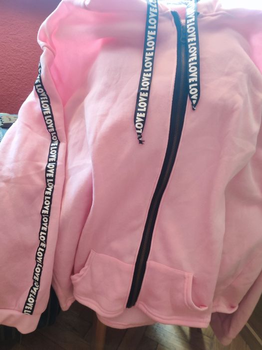 Nowa, cieniutka bluza damska.