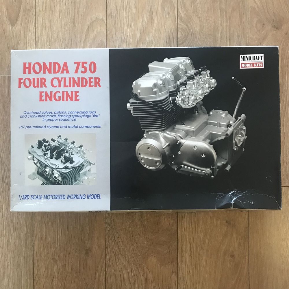 Honda 750 Four Cylinder Engine - model do sklejania 1:3