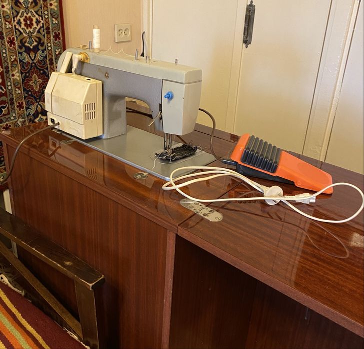 Швейна машинка «Подільськ 142» з електроприводом