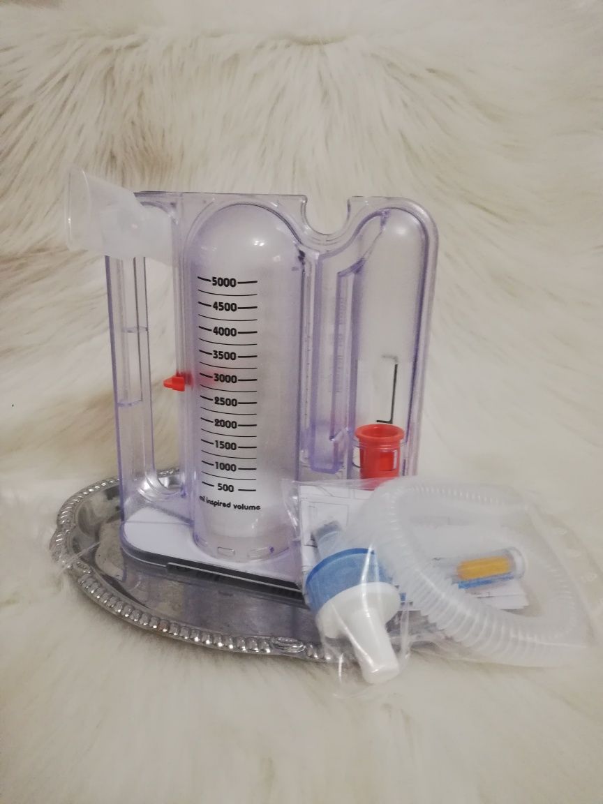 Pediatryczny spirometr do ćwiczenia oddechu.