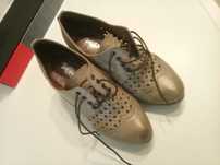 Sapatos em pele n. 37 da MAX