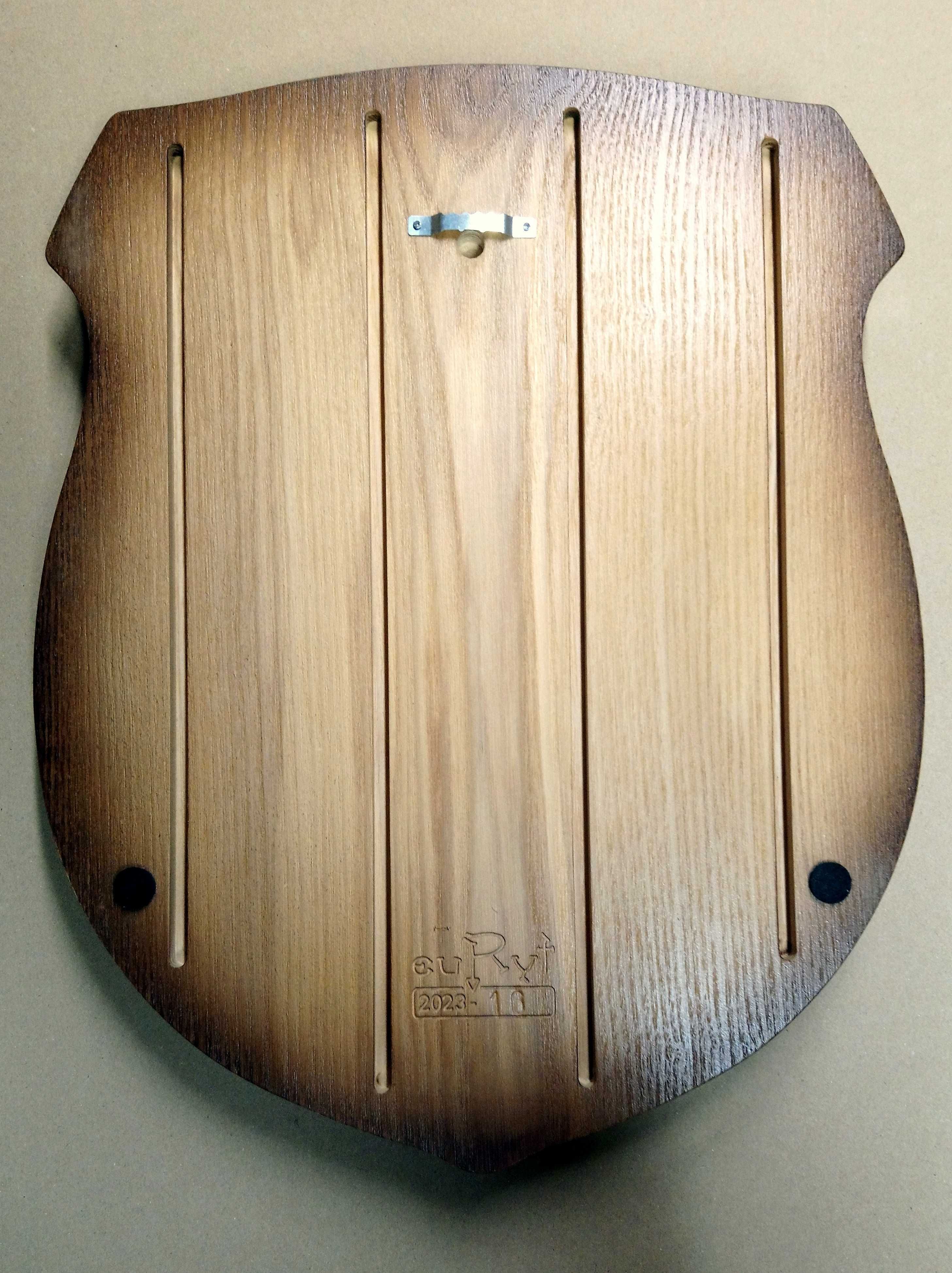 Herb szlachecki POMIAN - płaskorzeźba w drewnie jesionowym