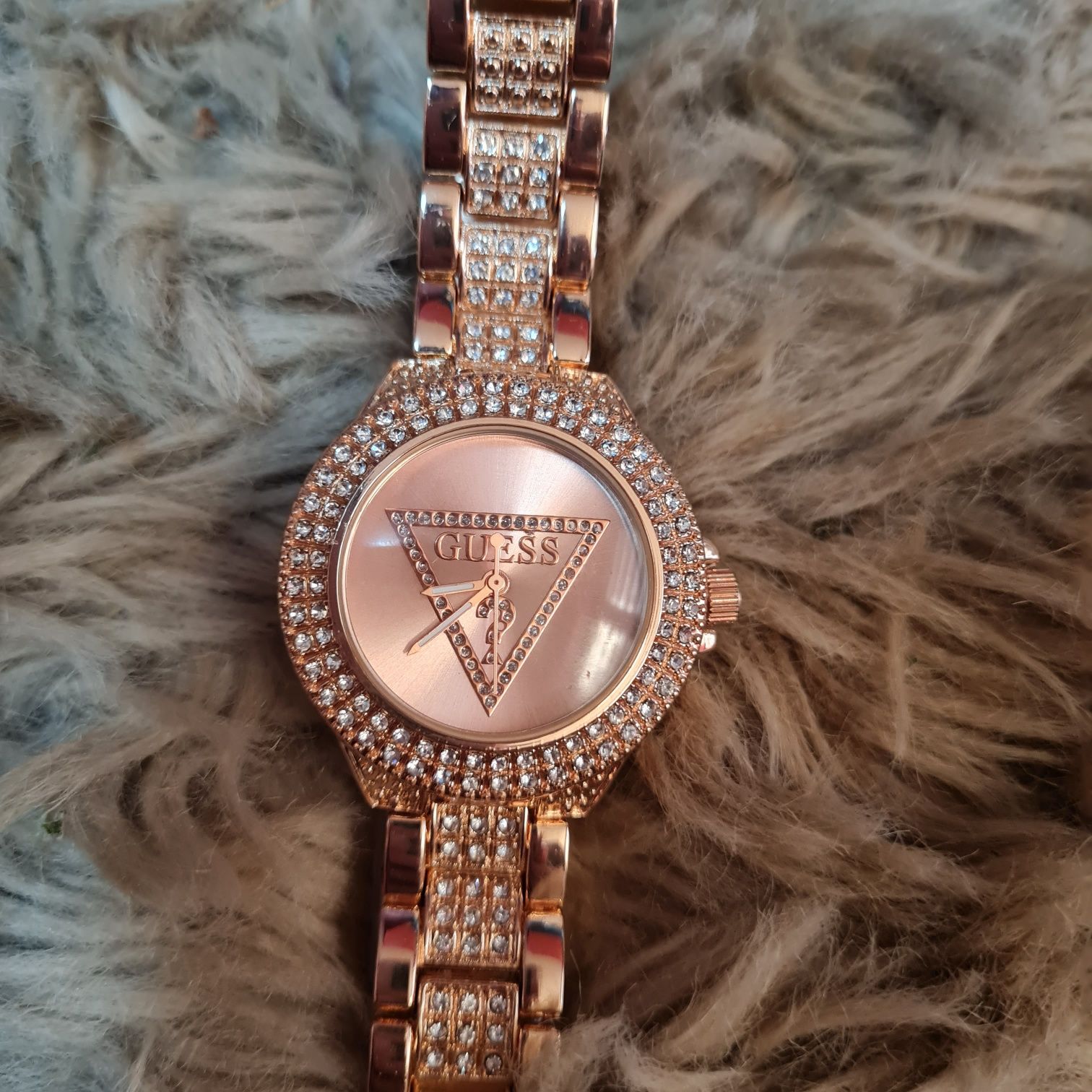 Guess zegarek różowe złoto z kryształkami i regulacją złoty