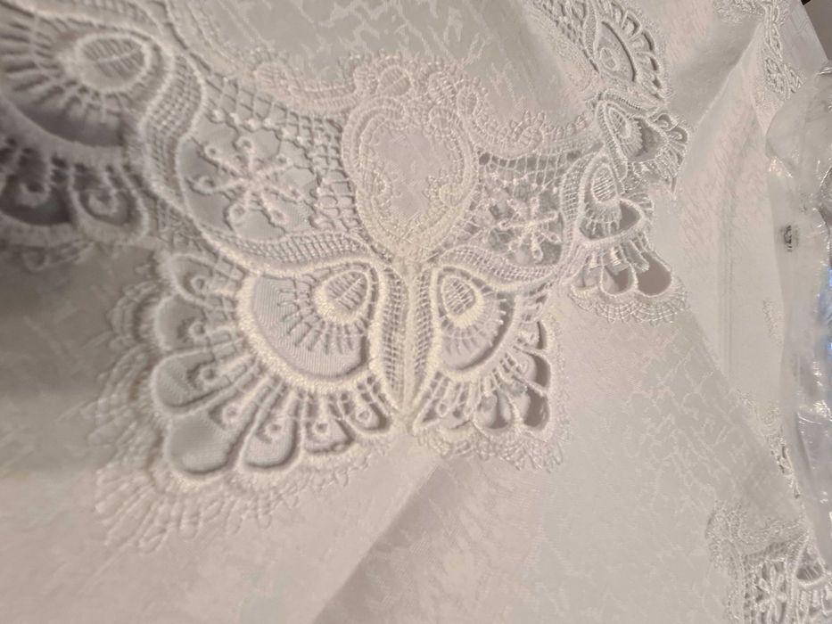 Obrus biały haftowany NOWY