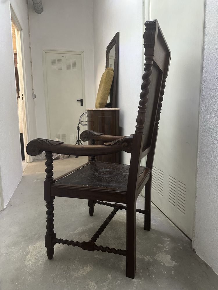 Cadeirão de braços em pausanto
