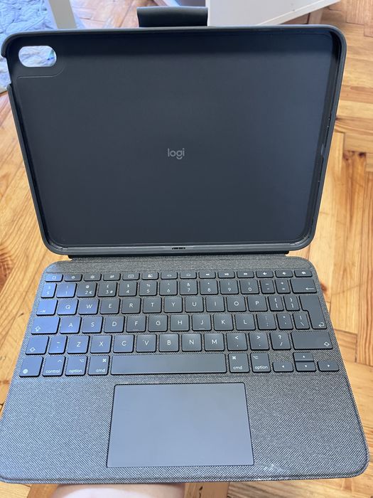Etui z klawiatura oraz touchpadem do ipada 11 cali