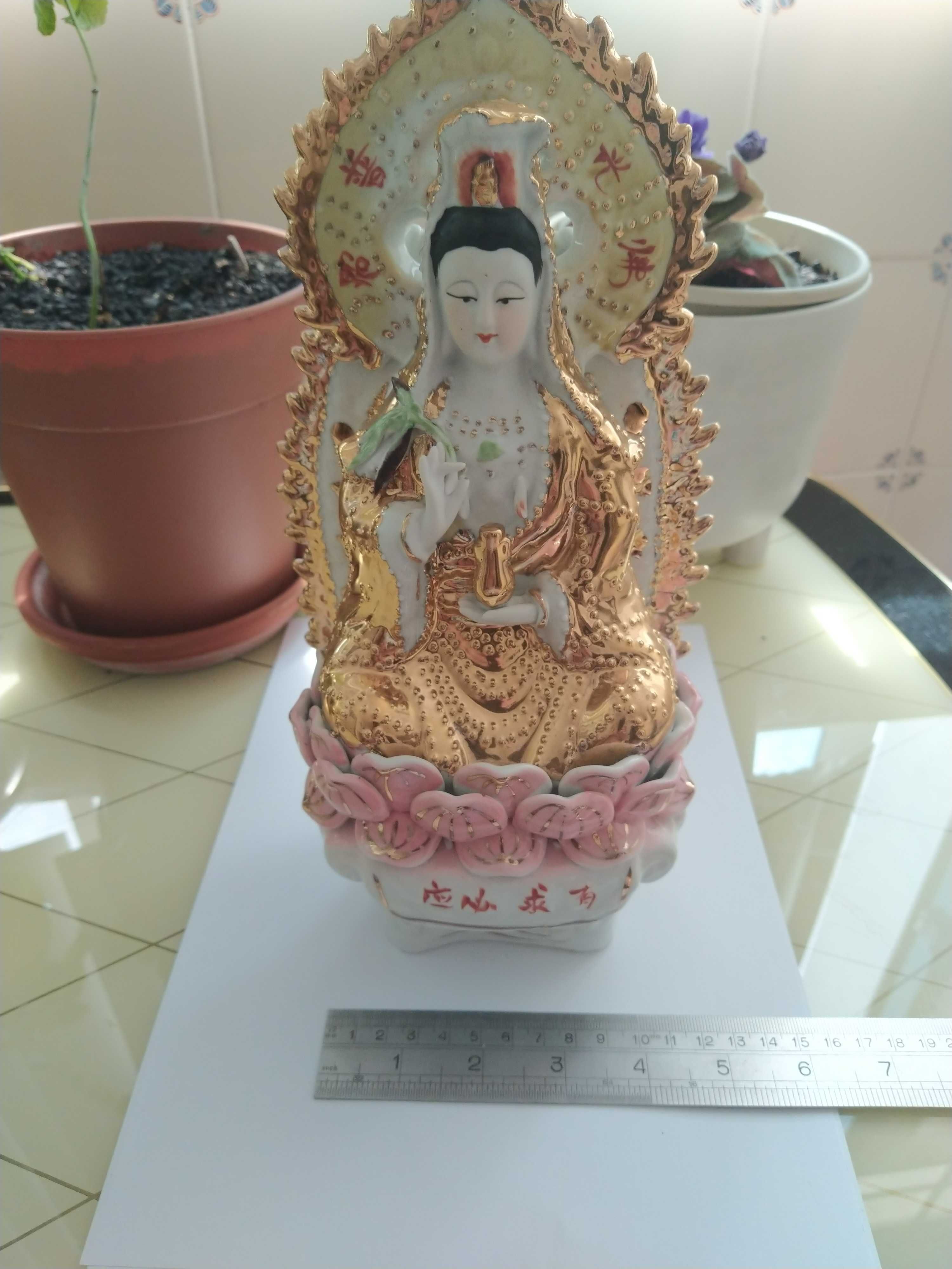 Guan Yin antiga em porcelana fina chinesa