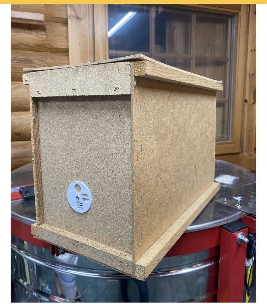 Skrzynka do transportu pakietów pszczół