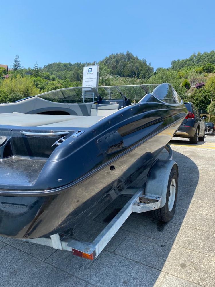 Barco recreio Bayliner capri 2050