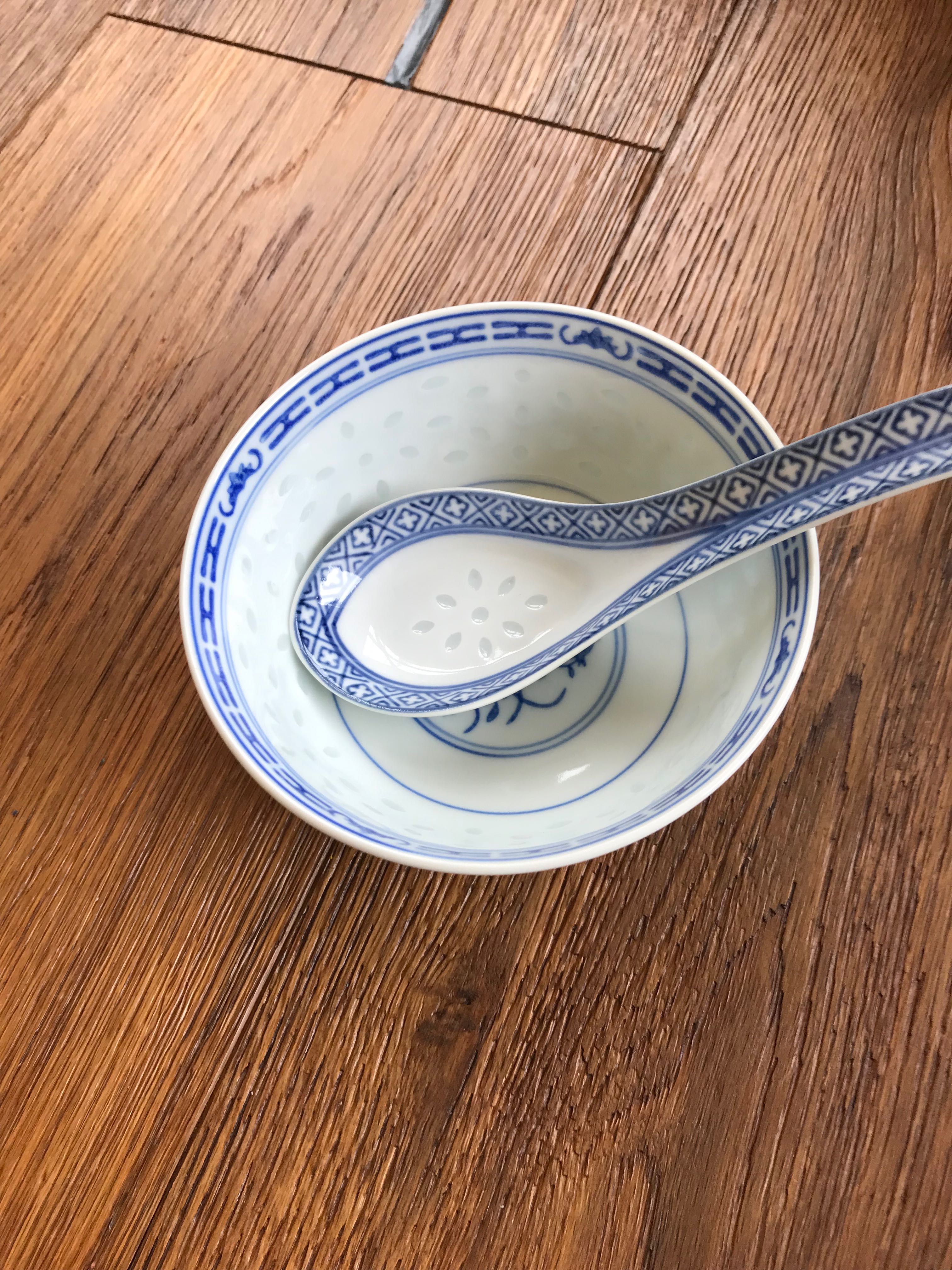 Chińska miseczka ryżowa z łyżką