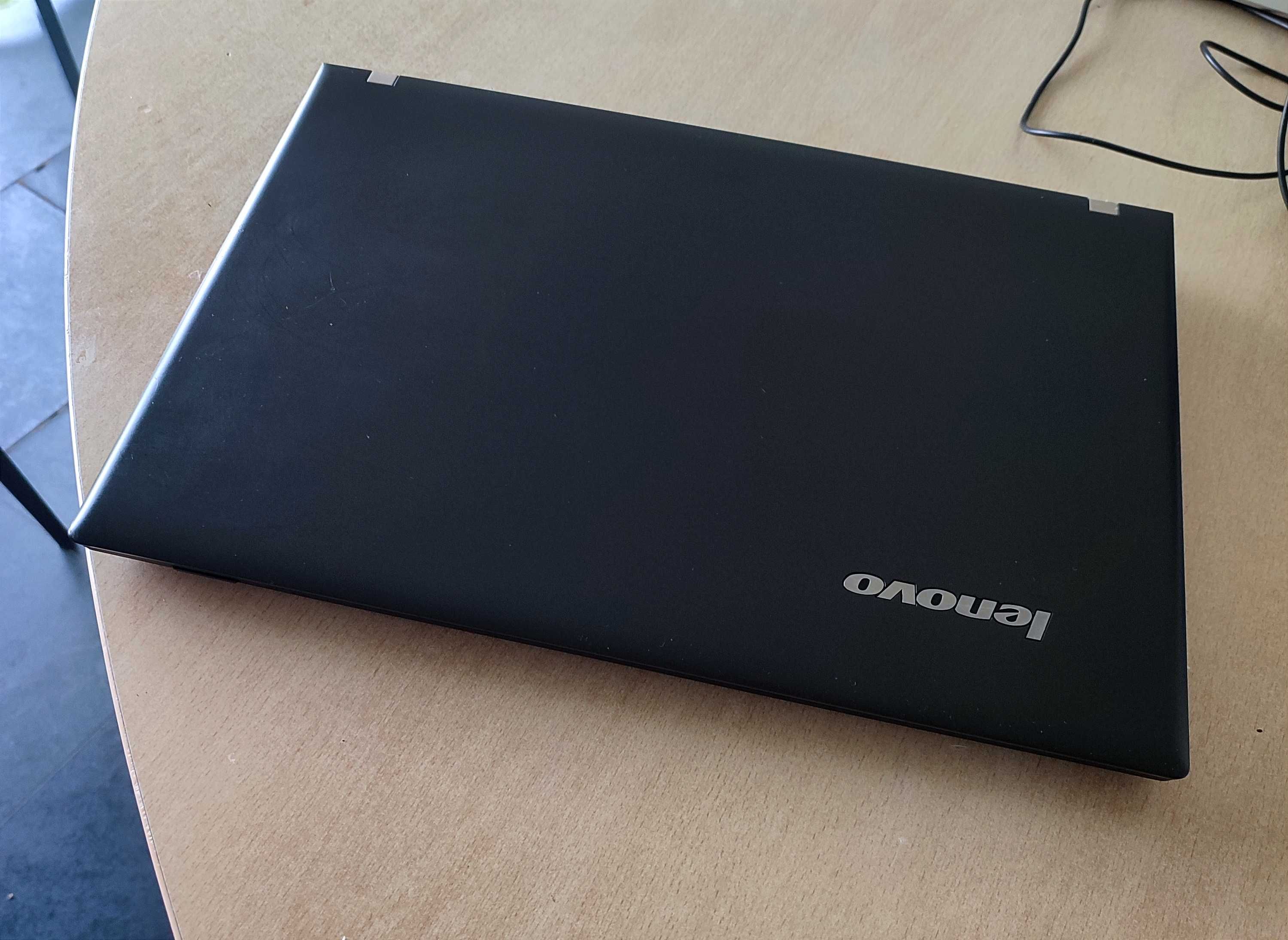 Laptop Lenovo 15,3 cali+stacja dokująca