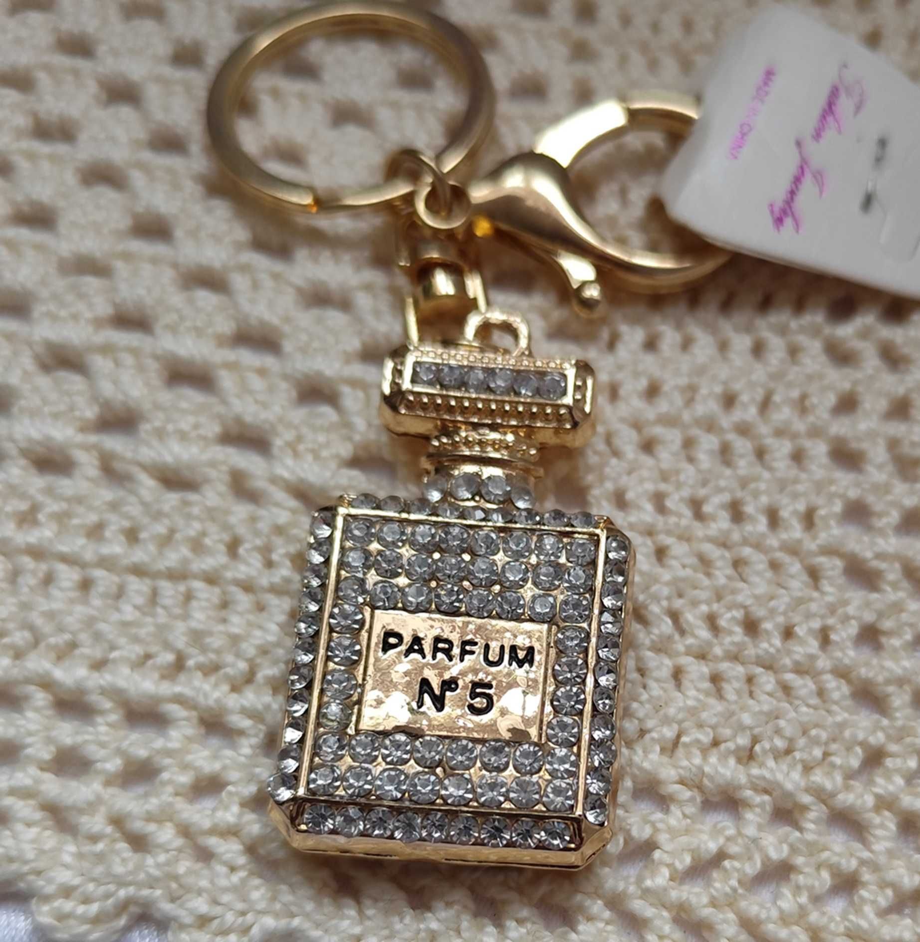 Zjawiskowy w cyrkoniach No5 perfumy chanel  brelok złoty zawieszka