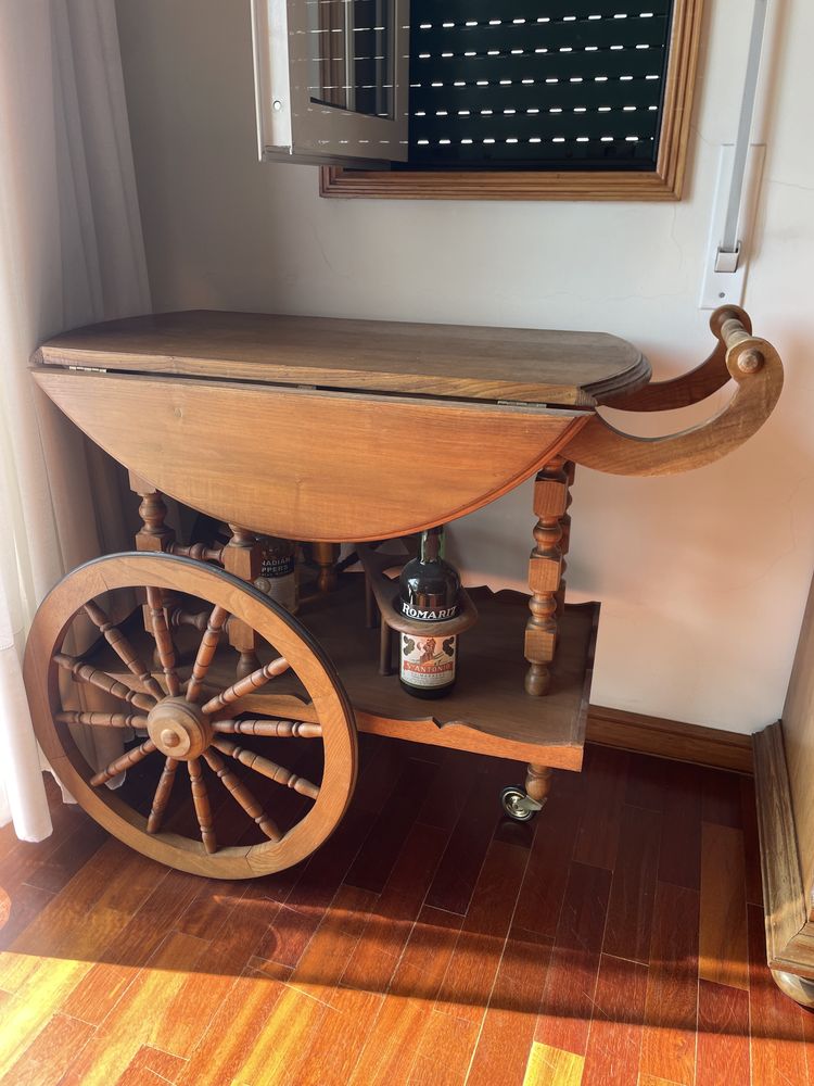 Mesa de serviço em carrinho
