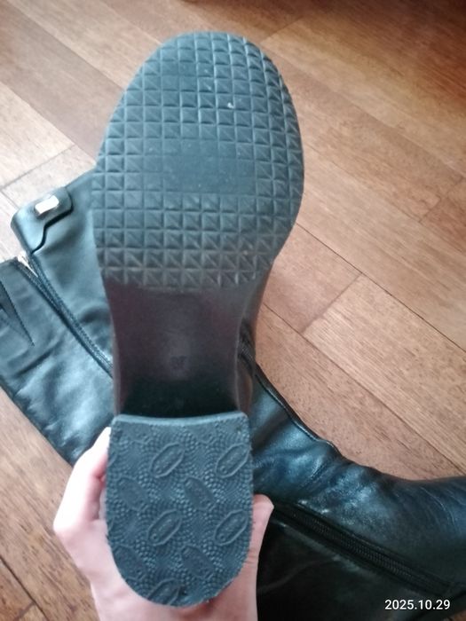 Чоботи з натуральної шкіри фірмові