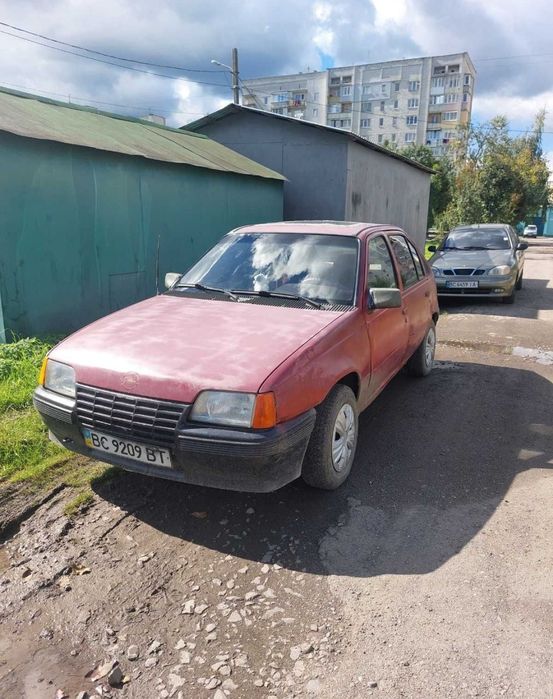 Продам Кадета 1985 року, машина як ракета, ривок то що треба.