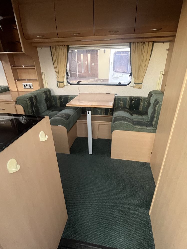 Przyczepa Coachman Amara 520/4 rok 2006, przedsionek