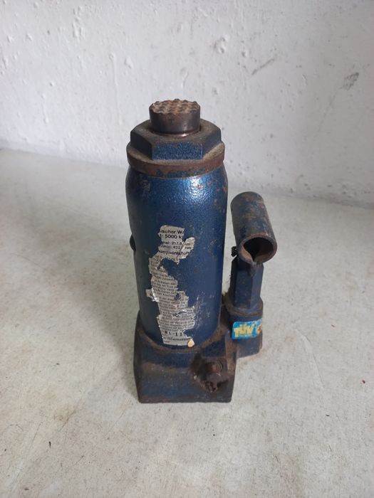 Niemiecki Podnośnik hydrauliczny 5T