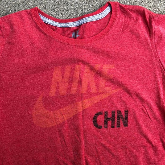 Червона футболка Nike