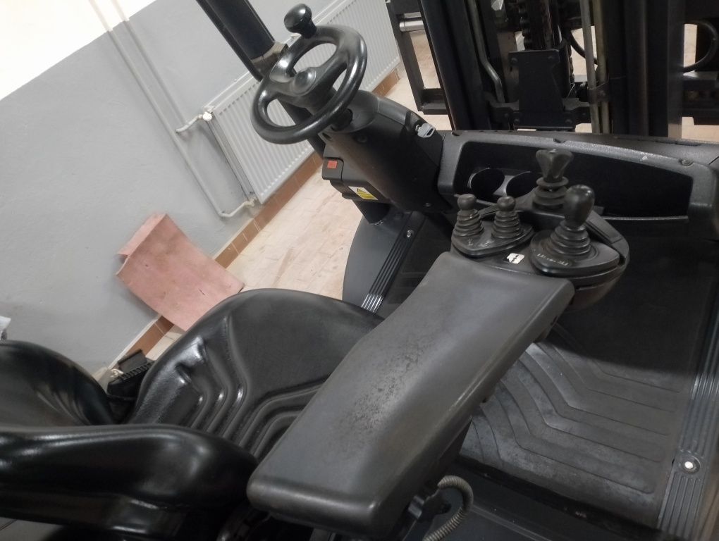 Wózek widłowy Linde h25 wolny skok triplex