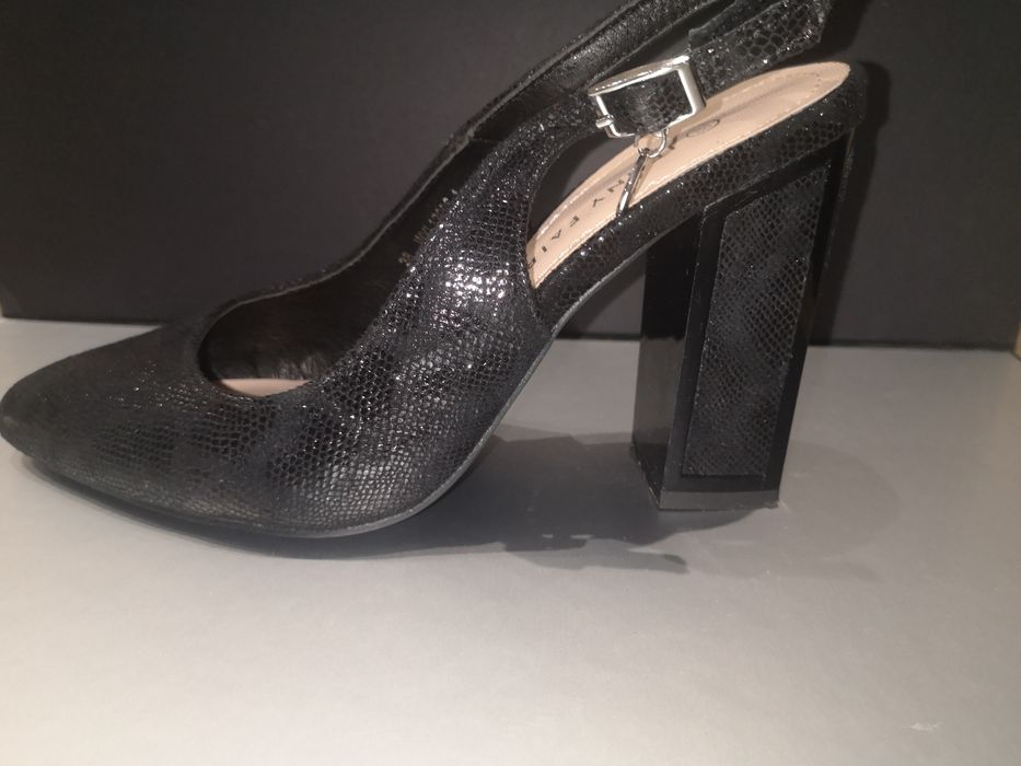Buty 8bez pięty na klocku