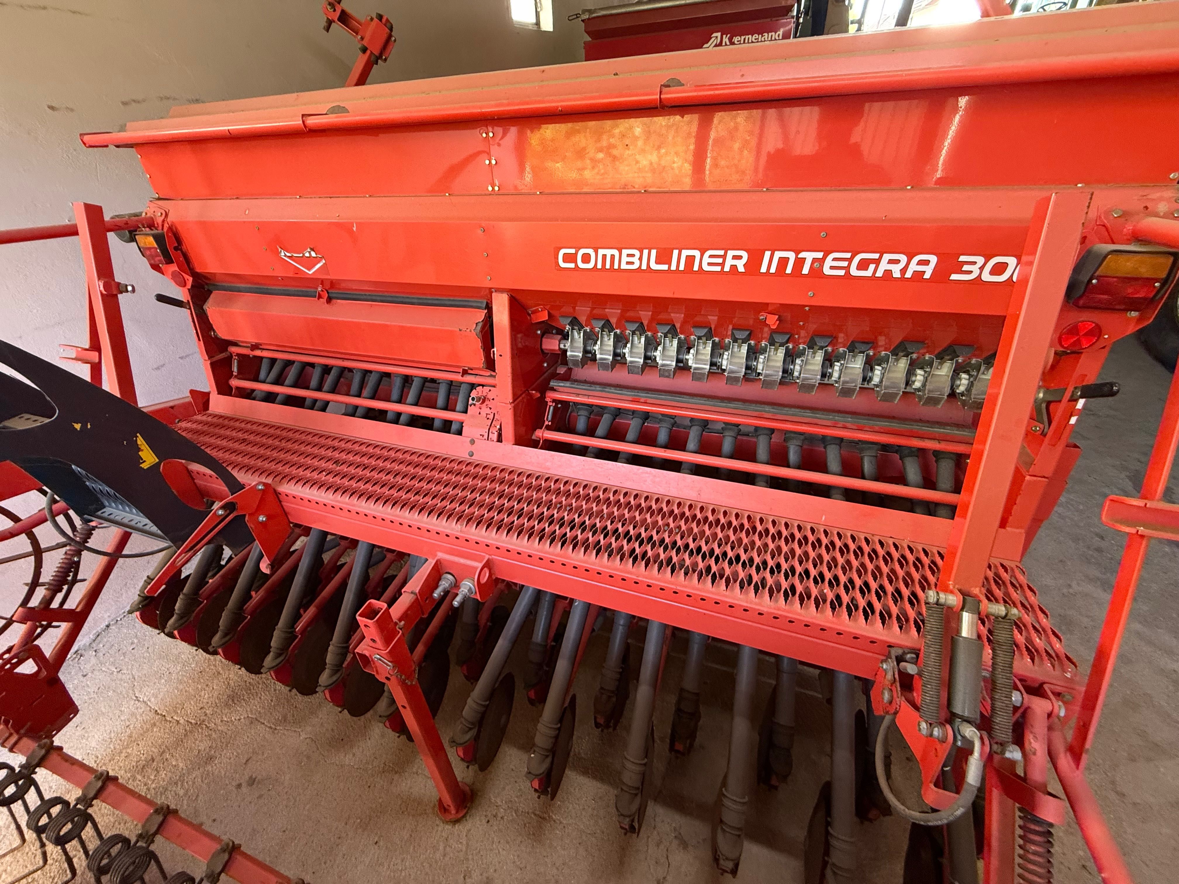 Witam, do sprzedania siewnik kunh integra 3003